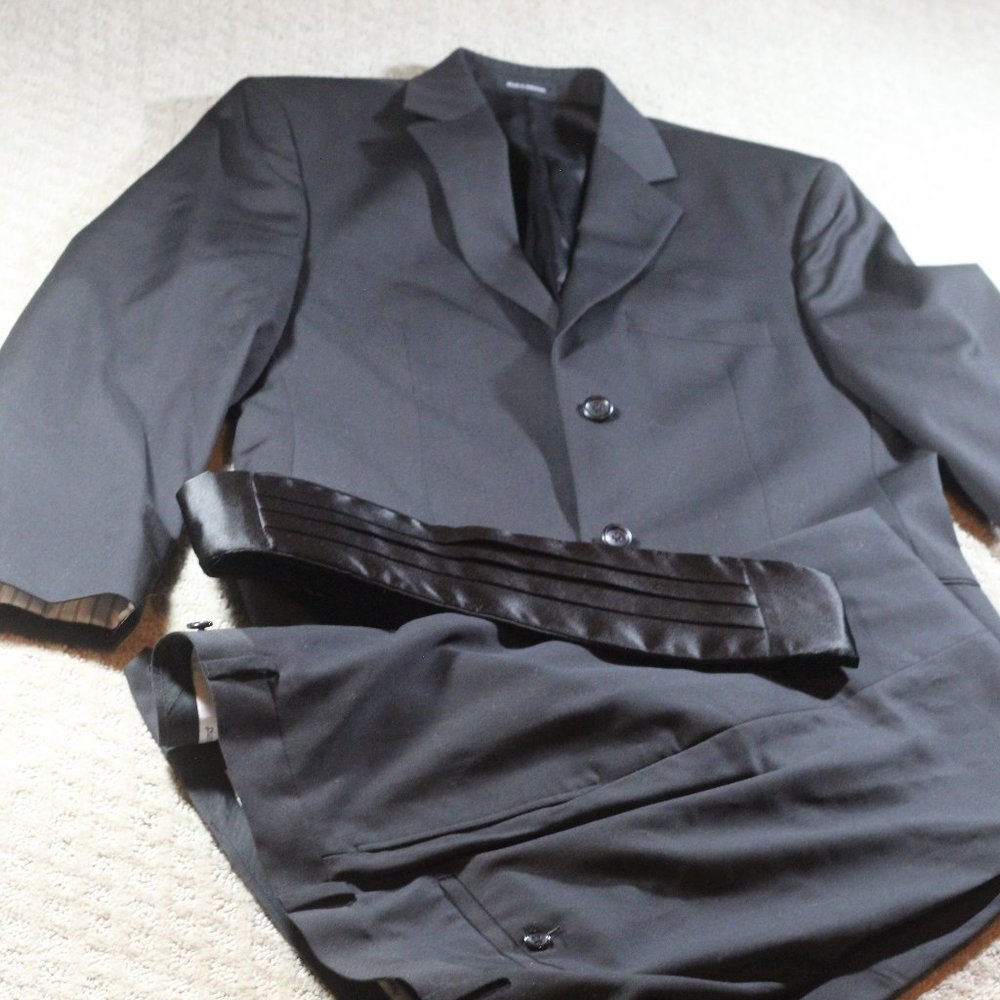 Pronto Uomo Black Suit with Cumber Bun Size: 40R